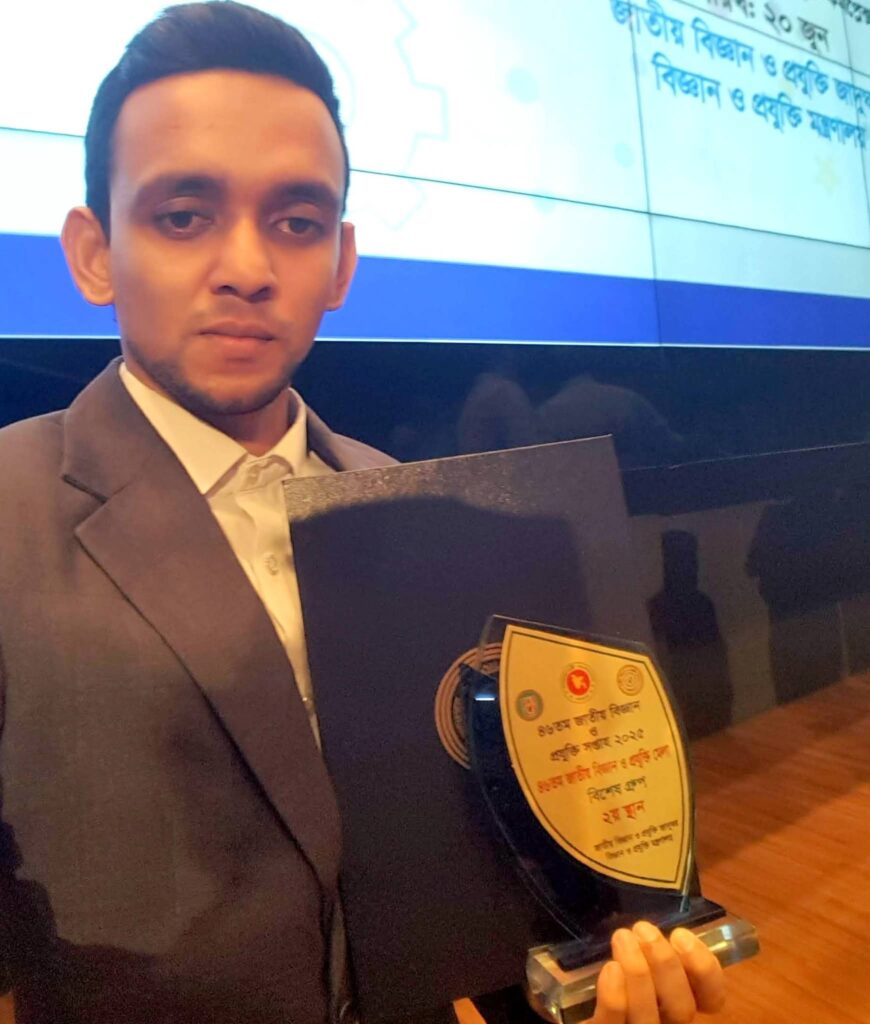 সামরিক নিরাপত্তা যান উদ্ভাবন করে জাতীয় বিজ্ঞান মেলায় ২য় স্থান পাবনা পলিটেকনিকের ছাত্র জোনায়েদের