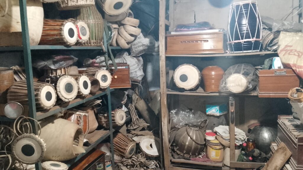 প্রাণ ফিরে পেতে চায় পাবনা'র বাদ্যযন্ত্র তৈরির কারিগরেরা প্রাণ ফিরে পেতে চায় পাবনা'র বাদ্যযন্ত্র তৈরির কারিগরেরা