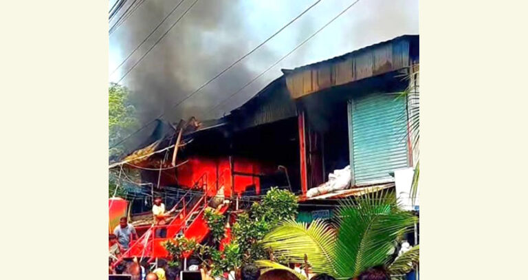 সাঁথিয়ার কাশিনাথপুরে মার্কেটে আগুন প্রায় ৩০ লাখ টাকার ক্ষতি