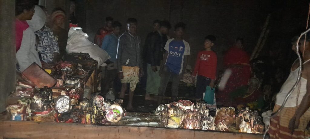 সাঁথিয়ায় বিদ্যুতের শখ সার্কিটে আগুন, পাঁচ লাখার মালামাল ভষ্মিভূত সাঁথিয়ায় বিদ্যুতের শখ সার্কিটে আগুন, পাঁচ লাখার মালামাল ভষ্মিভূত