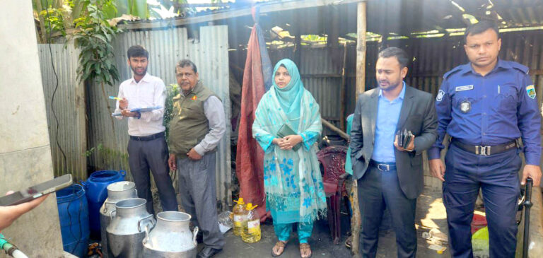 ভাঙ্গুড়ায় নকল দুধ তৈরির কারখানায় ভ্রাম্যমাণ আদালতের অভিযান, অর্থদণ্ড