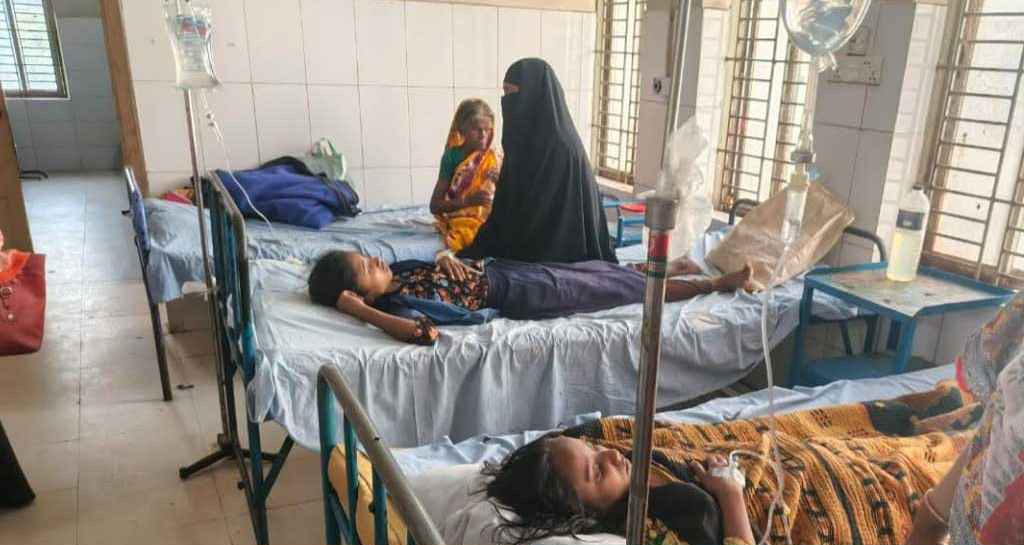 সাঁথিয়ায় প্রাথমিক বিদ্যালয়ের শিক্ষার্থীরা হঠাৎ অসুস্থ