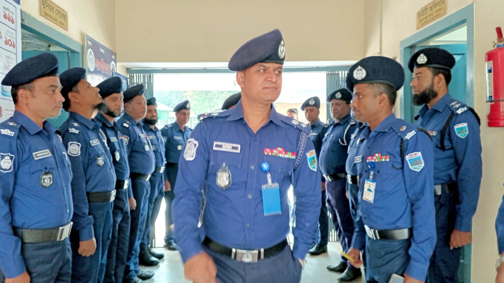 সুজানগর থানা পরির্দশন করলেন নবাগত পুলিশ সুপার আনোয়ার জাহিদ সুজানগর থানা পরির্দশন করলেন নবাগত পুলিশ সুপার আনোয়ার জাহিদ