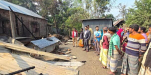 সাঁথিয়ায় কৃষকের দুটি বসতঘর ভস্মিভূত