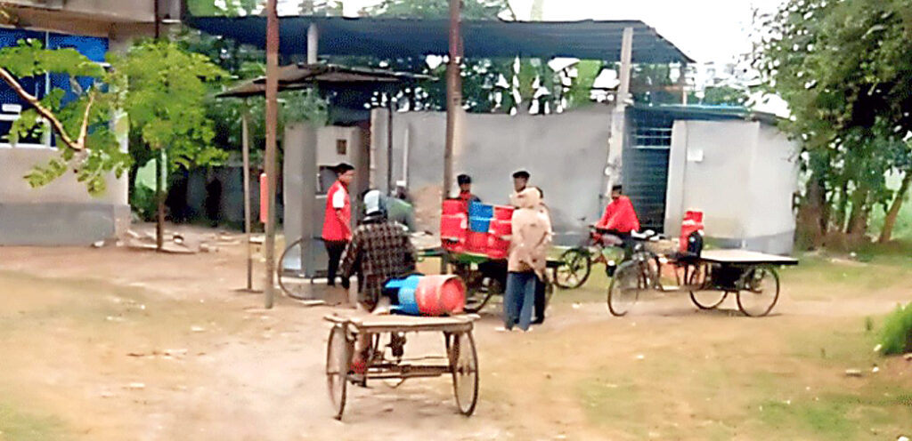 ভাঙ্গুড়ায় ফিলিং স্টেশনে সিলিন্ডারে গ্যাস বিক্রি অভিযোগ, ভয়াবহ দুর্ঘটনার আশঙ্কা