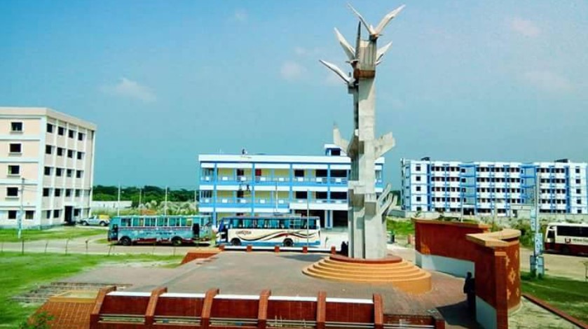 পাবনা বিজ্ঞান ও প্রযুক্তি বিশ্ববিদ্যালয় ক্যাম্পাসে ছাত্রশিবিরের আনন্দ মিছিল