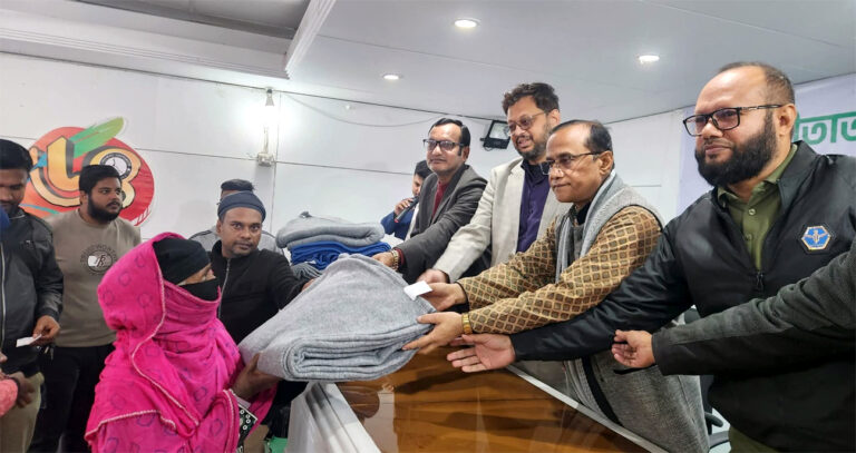 পাঠশালা সাংস্কৃতিক সংঘ’র শীতার্তদের কম্বল বিতরণ