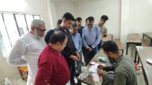 পাবনা কলেজের শিক্ষার্থীদের রক্তের গ্রুপ নির্ণয় ক্যাম্প ও শিক্ষকদের সাথে মতবিনিময়